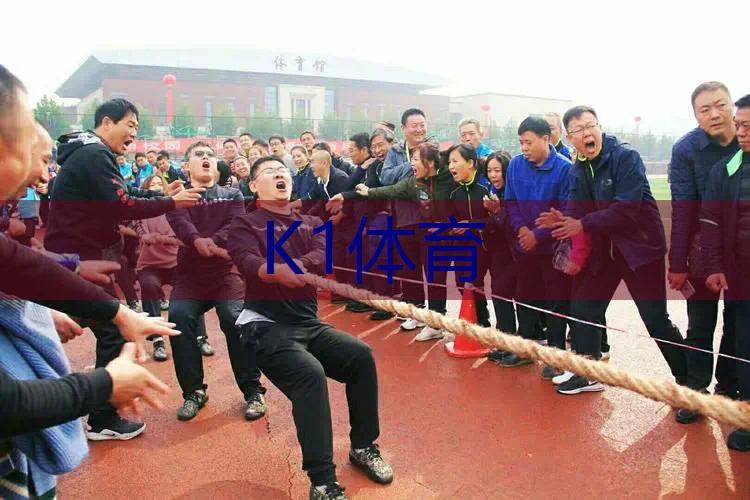 走时装网球拍动作